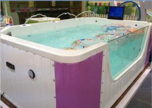 Hladká fólie PMMA / ABS nepoškozuje kůži