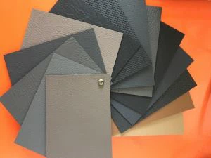 PVC připojen k plastovému plechu